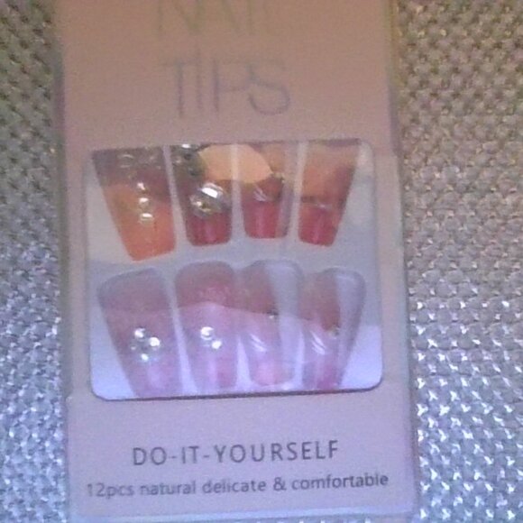 I am selling "do it yourself" nails - Picture 1 of 4